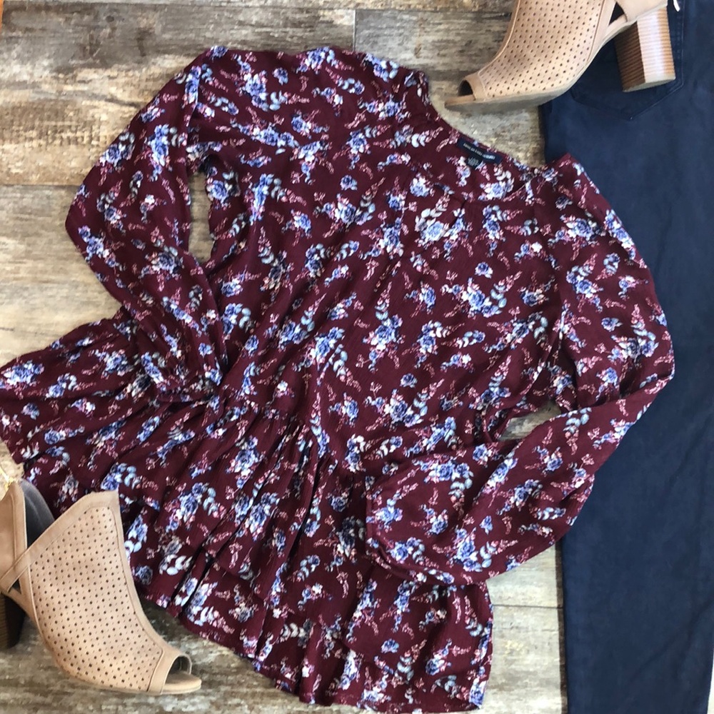 American Eagle Ruffled Top - Picture 2 of 6